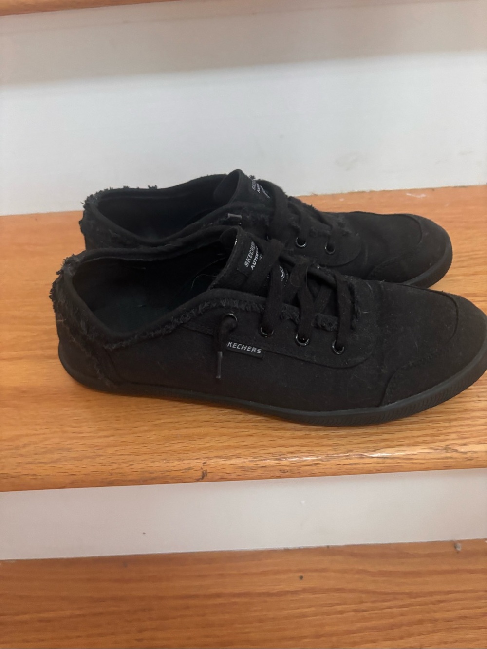 Skechers Black Frayed-Edge Canvas Low-Top non slip sneakers